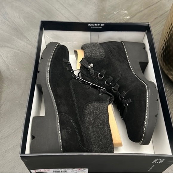 NATURALIZER Water-repellent Dover Booties (WIDE) - Picture 2 of 9